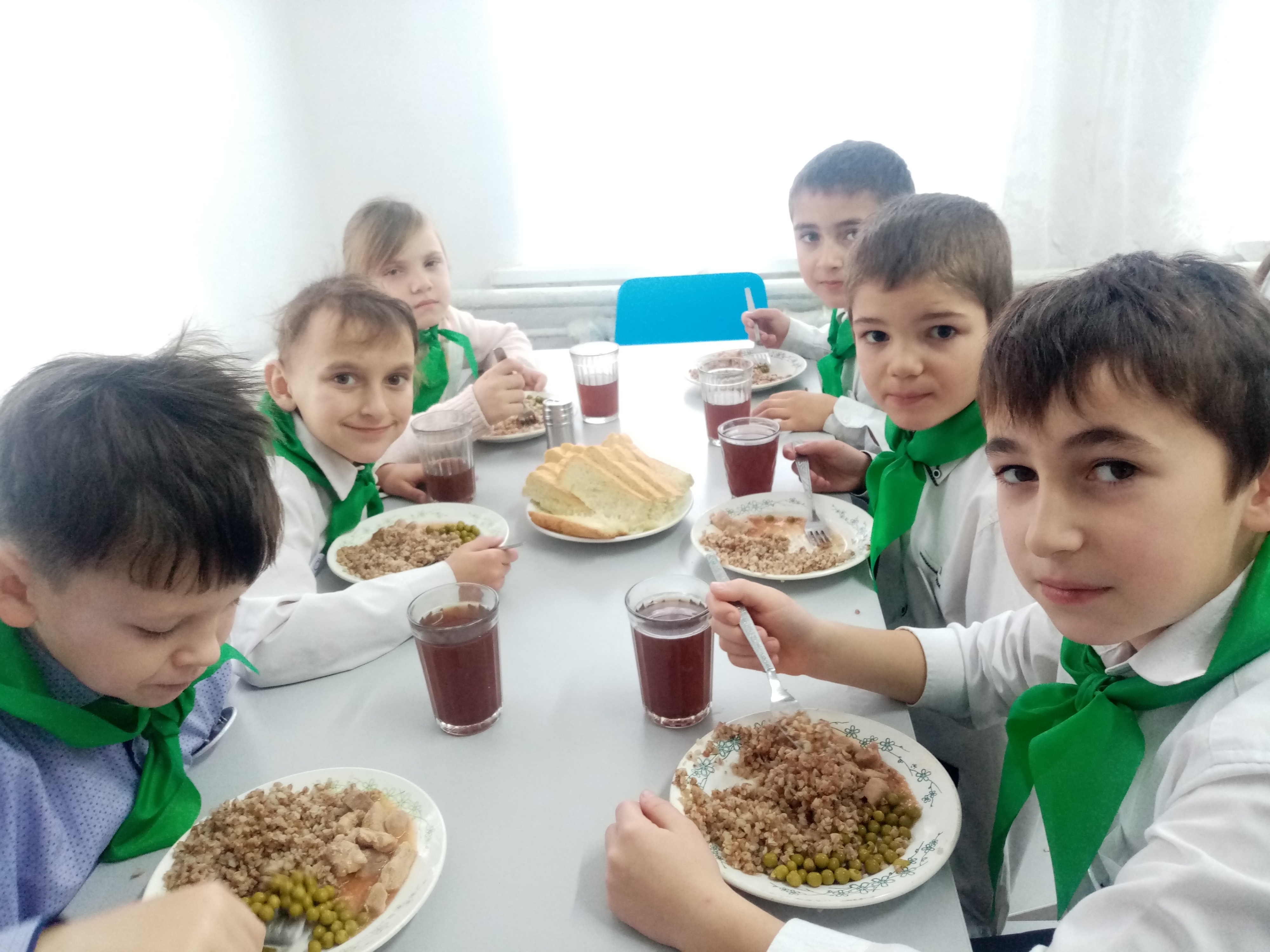 Изображения столовой.